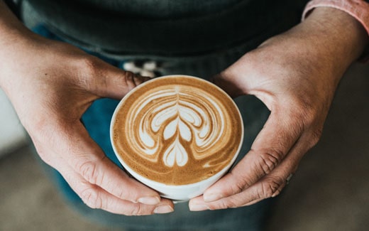 Kaffee mit Hanfsamen